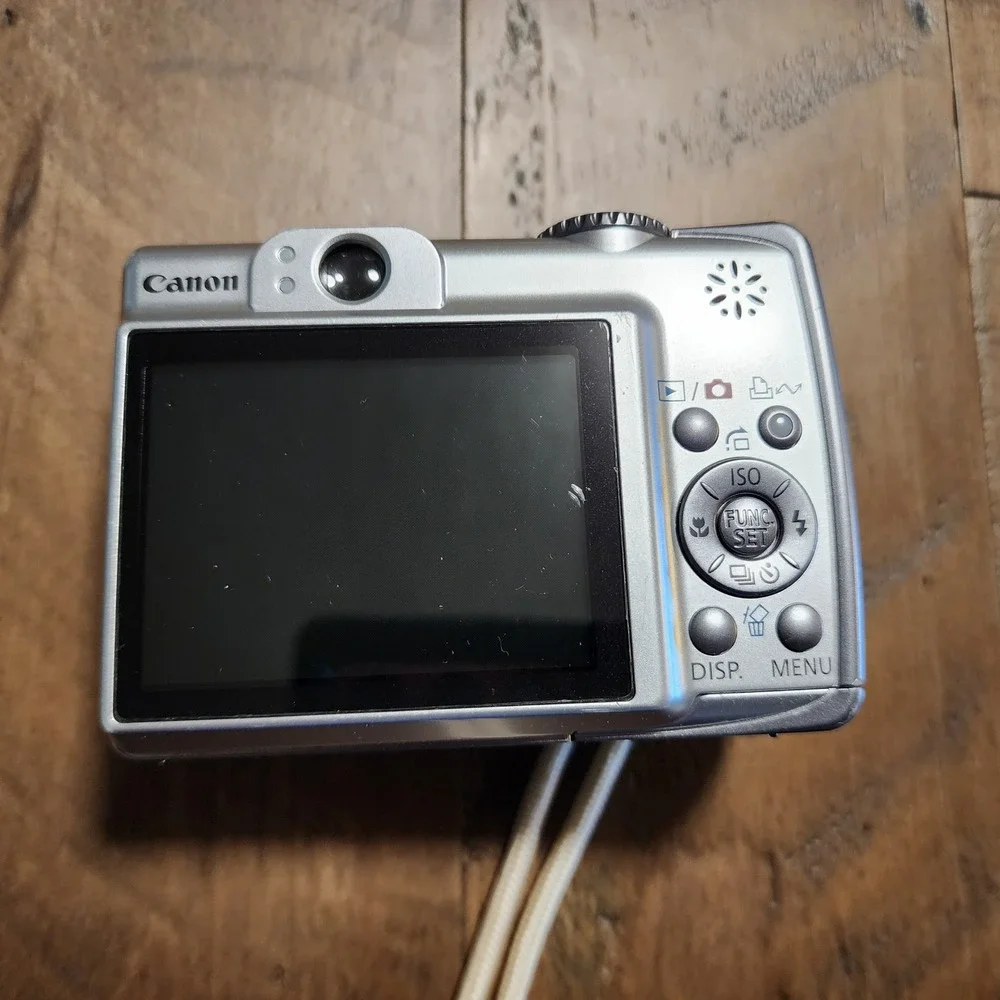 Canon PowerShot A560 Silver Digital Camera 7.1MP 4x Zoom Box Bundle‎ SD Card